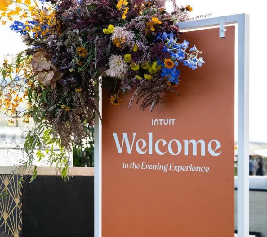 Welcome sign, greenhouse lounge and a garden bar under a pergola