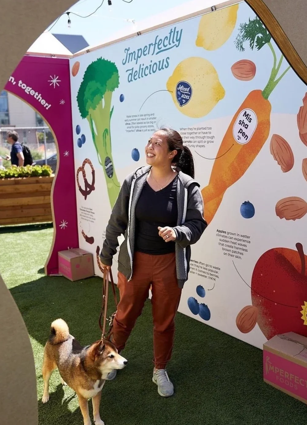 Attendee and her dog inside the delivery box, illustrated with the farm-to-table story
